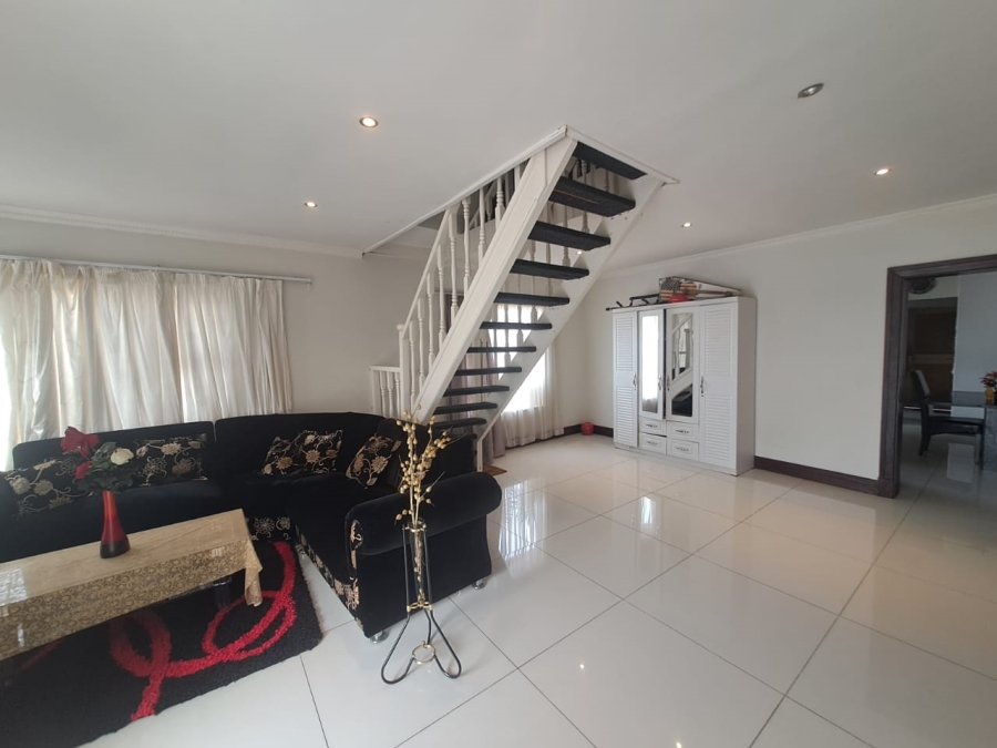 6 Bedroom Property for Sale in Athlone Western Cape